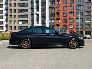 2022 BMW 5 серии 530i xDrive VII (G30/G31/G38) Рестайлинг, чёрный, 5100000 рублей, вид 3