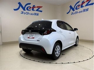2025 Toyota Yaris IV Рестайлинг, белый, 1485678 рублей, вид 5