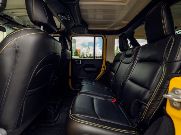 2021 Jeep Wrangler IV (JL), жёлтый, 4900000 рублей - вид 25