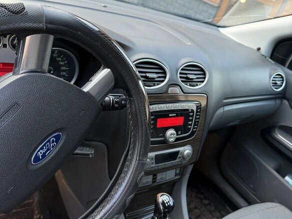 2008 Ford Focus II Рестайлинг, чёрный, 600000 рублей - вид 3