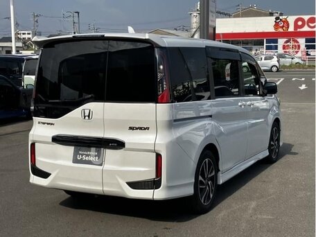 2021 Honda Stepwgn Spada V Рестайлинг, белый, 1950000 рублей, вид 4