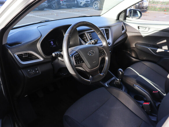 2019 Hyundai Solaris II, серебристый, 870000 рублей - вид 6