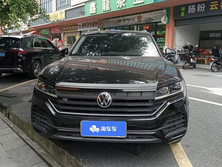 2023 Volkswagen Touareg III, чёрный, 5565173 рублей, вид 2