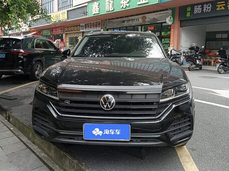 2023 Volkswagen Touareg III, чёрный, 5565173 рублей, вид 2