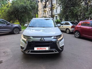 2018 Mitsubishi Outlander III Рестайлинг 3, белый, 2370000 рублей, вид 1