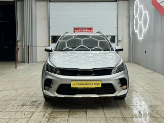 2021 Kia Rio X IV Рестайлинг, серебристый, 1750000 рублей, вид 2