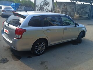 2015 Toyota Corolla Fielder XI (E160, E170, E180), серебристый, 990000 рублей, вид 3