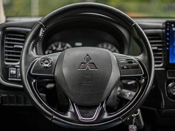 2018 Mitsubishi Outlander III Рестайлинг 2, серебристый, 1250000 рублей - вид 6