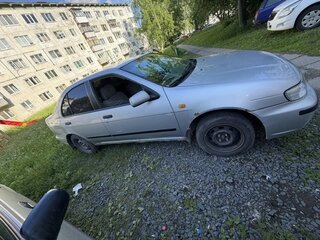 1998 Nissan Almera I (N15), серебристый, 130000 рублей, вид 2