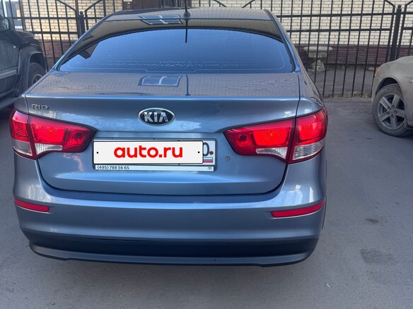 2015 Kia Rio III Рестайлинг, голубой, 750000 рублей - вид 3