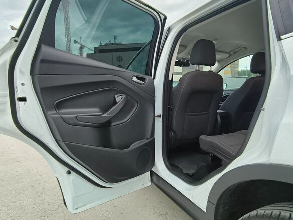 2016 Ford Kuga II, белый, 1600000 рублей - вид 12