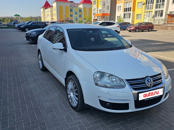 2009 Volkswagen Jetta V, белый, 750000 рублей - вид 1