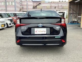 2022 Toyota Prius IV Рестайлинг (XW50), чёрный, 1250666 рублей, вид 5