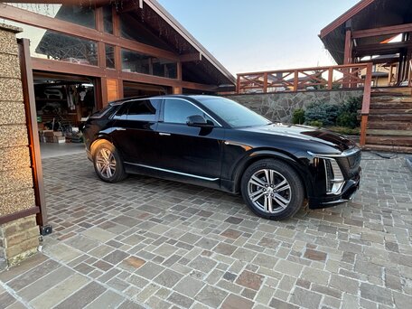 2022 Cadillac Lyriq, чёрный, 7500000 рублей, вид 5