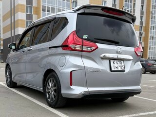 2020 Honda Freed+ II Рестайлинг, серый, 1400000 рублей, вид 3