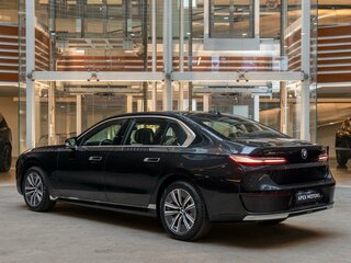 2025 BMW 7 серии 740i xDrive VII (G70), чёрный, 13490000 рублей, вид 4