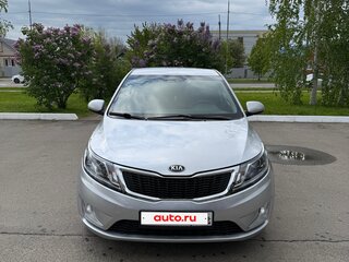 2014 Kia Rio 5-speed III, серебристый, 900000 рублей, вид 2