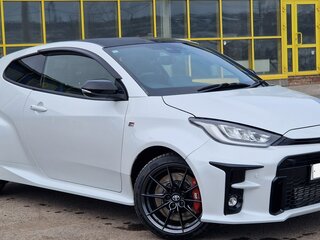2021 Toyota Yaris IV, белый, 2550000 рублей, вид 2