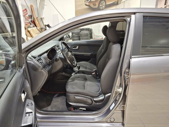 2015 Kia Rio III Рестайлинг, серый - вид 15