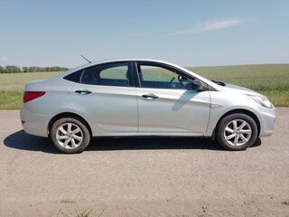 2012 Hyundai Solaris I, серебристый, 650000 рублей, вид 2