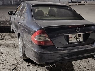 2002 Mercedes-Benz E-Класс 320 III (W211, S211), чёрный, 900000 рублей, вид 4