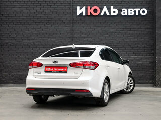 2019 Kia Cerato III Рестайлинг (Classic), белый, 1560000 рублей, вид 4
