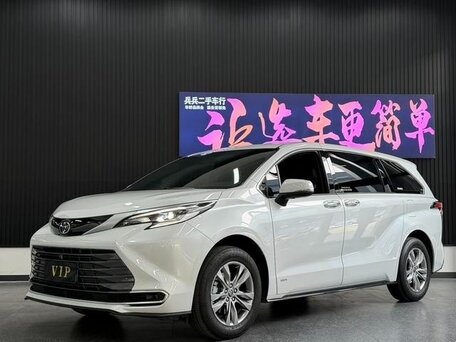 Toyota Sienna IV
