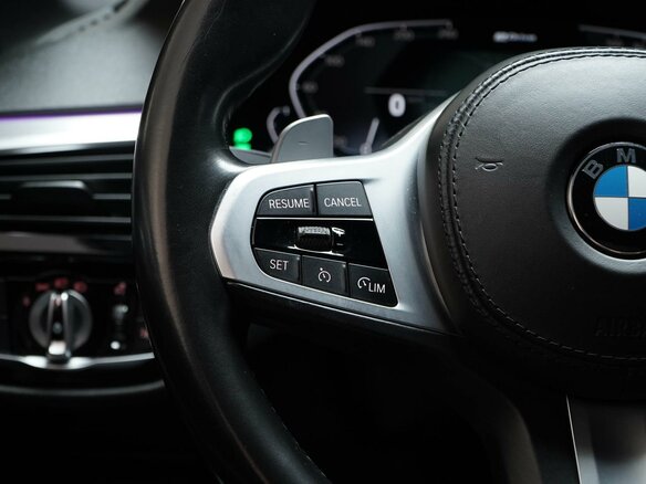 2020 BMW 5 серии 530e xDrive VII (G30/G31/G38) Рестайлинг, белый, 3249077 рублей - вид 14