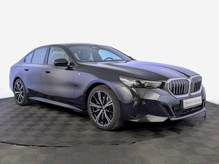 2025 BMW 5 серии Long 530Li xDrive VIII (G60/G61/G68), чёрный, 8255000 рублей, вид 3