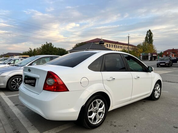 2011 Ford Focus II Рестайлинг, белый, 590000 рублей - вид 5