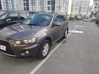 2012 Mitsubishi Outlander II Рестайлинг, коричневый, 1490000 рублей, вид 1