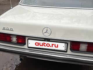 1981 Mercedes-Benz W123 200, белый, 1450000 рублей, вид 2