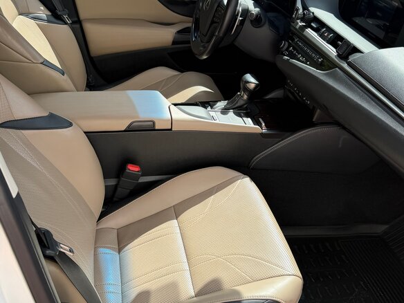 2019 Lexus ES 250 VII, белый, 4030000 рублей - вид 11