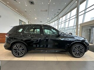 2025 BMW X5 40i IV (G05/G18) Рестайлинг, чёрный, 15100000 рублей, вид 4