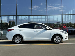 2017 Hyundai Solaris II, белый, 830000 рублей, вид 3
