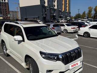 2017 Toyota Land Cruiser Prado 150 Series Рестайлинг 2, белый, 4000000 рублей, вид 3