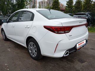 2021 Kia Rio IV Рестайлинг, белый, 1646000 рублей, вид 4