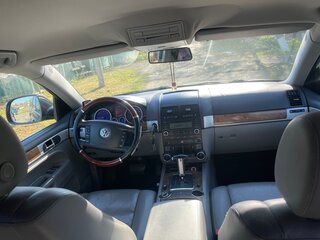 2008 Volkswagen Touareg I Рестайлинг, серый, 1100000 рублей, вид 5