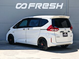 2019 Honda Freed+ II Рестайлинг, белый, 1860000 рублей, вид 2