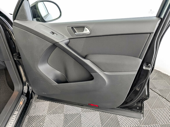 2014 Volkswagen Tiguan I Рестайлинг, чёрный - вид 23