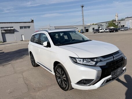 2022 Mitsubishi Outlander III Рестайлинг 3, белый, 3100000 рублей, вид 4