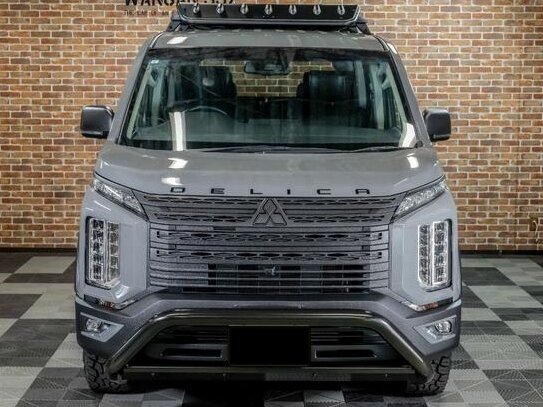 2022 Mitsubishi Delica D:5 I Рестайлинг, серебристый - вид 1
