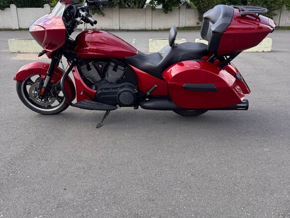 2014 Victory Cross Country, красный, 850000 рублей - вид 4