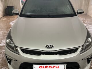 2017 Kia Rio IV, серебристый, 1230000 рублей, вид 1