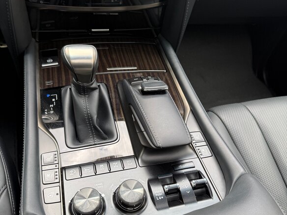 2020 Lexus LX 570 III Рестайлинг 2, чёрный, 10120000 рублей - вид 17