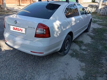 2012 Skoda Octavia II (A5) Рестайлинг, белый, 650000 рублей, вид 2