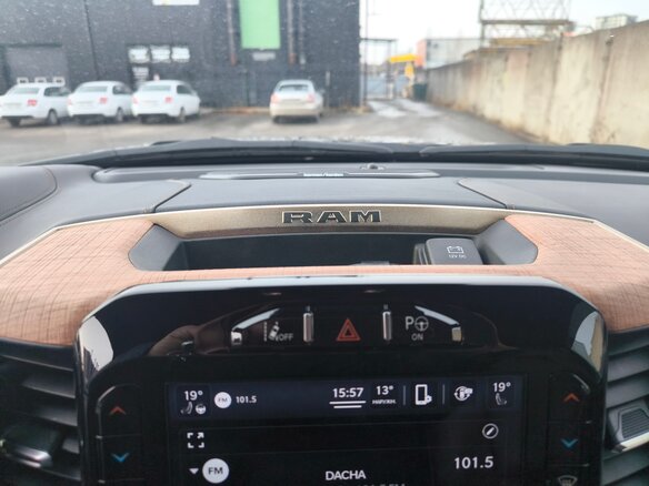 2022 Ram 1500 Quad Cab IV (DS/DJ), чёрный, 8050000 рублей - вид 32