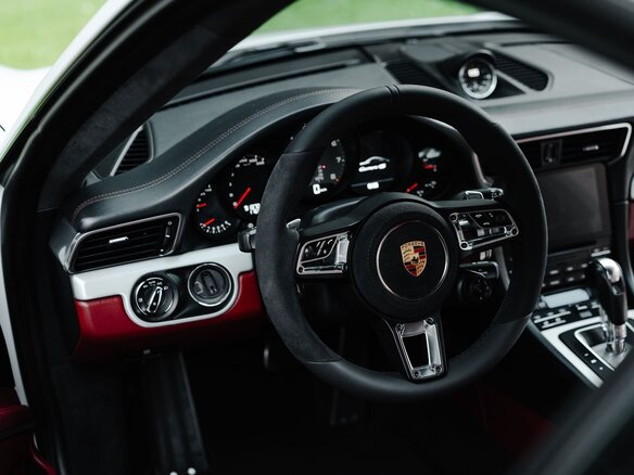 2016 Porsche 911 Carrera 4S VII (991) Рестайлинг, белый, 8049000 рублей - вид 30