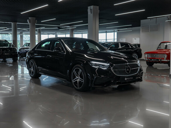 2026 Mercedes-Benz E-Класс 300 VI (W214, S214), чёрный - вид 1