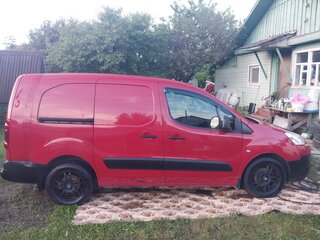 2011 Peugeot Partner, красный, 550000 рублей, вид 3
